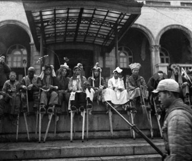 皮旅的第一個春節，軍民同慶時，蔣介石磨刀霍霍，皮定均針鋒相對