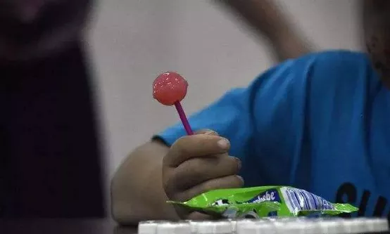 奇蹟！被拐14年後，少年憑藉記憶找到生父母，打電話喊媽讓人淚目