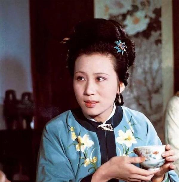 紅樓夢：賈珍的原配妻子是怎麼死的？焦大罵出了一條重要線索