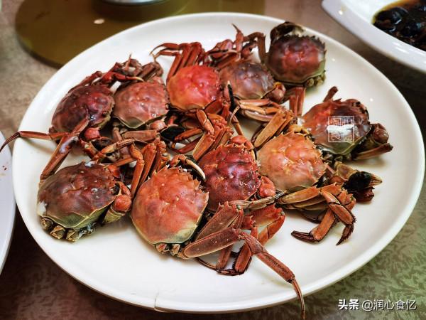 姑姑新房喬遷喜宴，看看1800元一桌的酒席都有哪些菜？您看值嗎？