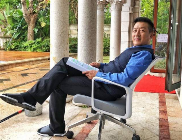 無緋聞、無情人，個個是“妻管嚴”，這7位男星堪稱“清流”