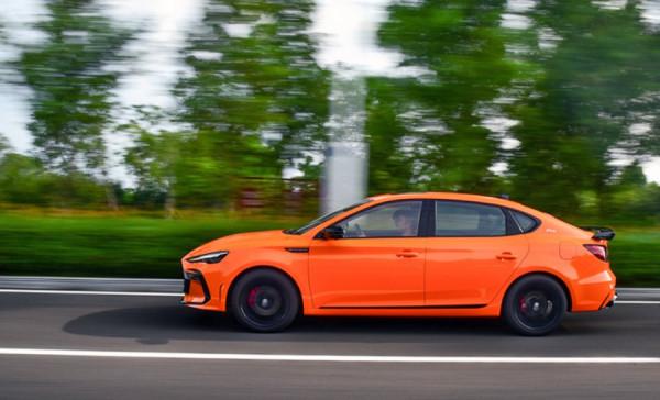 年輕運動市場的新選擇，還有排氣聲浪呢！試駕名爵6 PRO