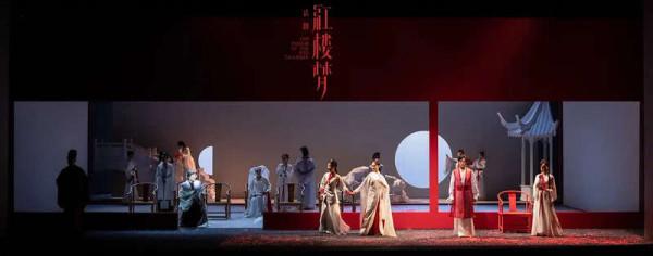 長達六小時的話劇《紅樓夢》,三面白牆的極簡舞臺如何表現閬苑瓊樓的大觀園? 長達六小時的話劇《紅樓夢》,三面白牆的極簡舞臺如何表現閬苑瓊樓的大觀園?