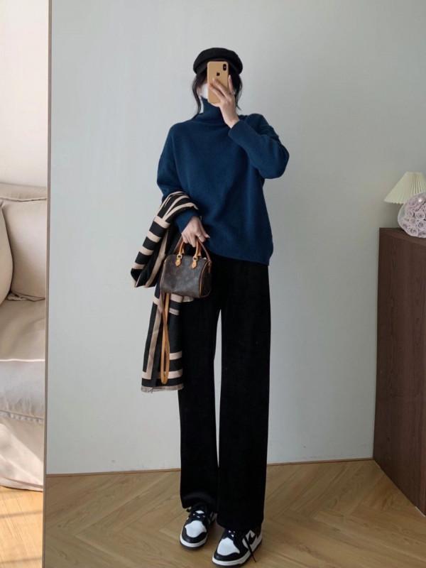 女孩子們放棄花裡胡哨的針織衫吧，選擇純色款式，簡約大氣還高階