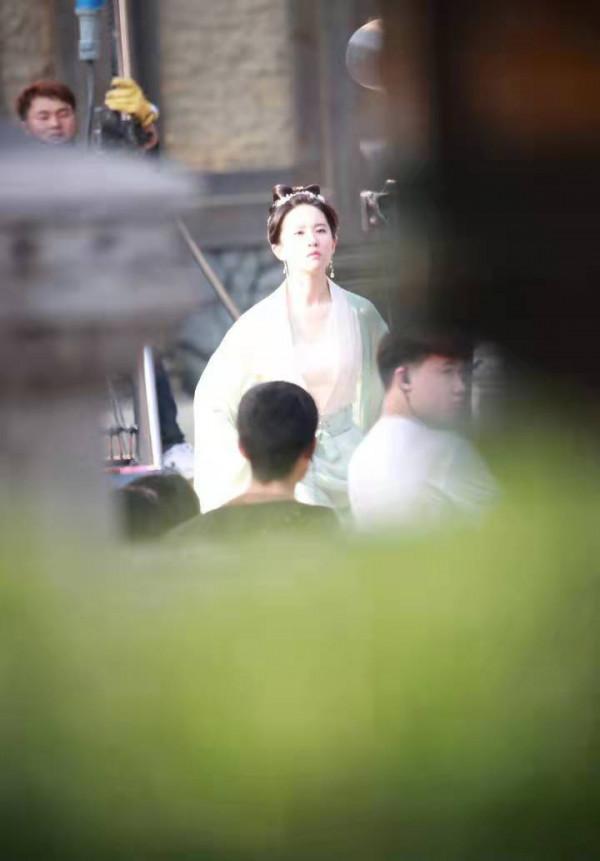 轉載：劉亦菲太驚豔，穿古裝盡顯大家閨秀氣質造型夢迴趙靈兒.
