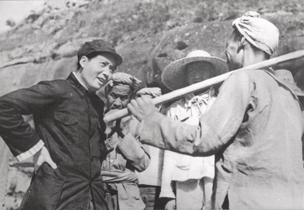 1937年,周恩來勞山遇刺,副官陳友才扮替身犧牲,死時身中20刀 1937年,周恩來勞山遇刺,副官陳友才扮替身犧牲,死時身中20刀