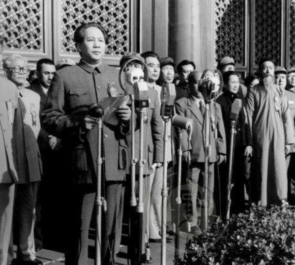 古月因與毛主席太像，被葉劍英紅筆圈定，李訥見到他止不住流淚