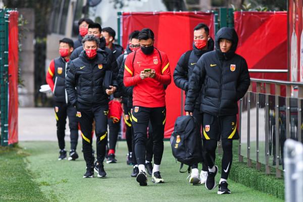 國足23日乘包機赴日本踢客場，抵達後每天測核酸，將不帶隨隊廚師