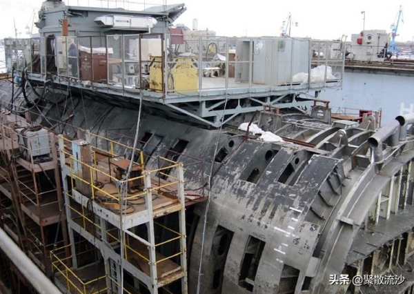 8500噸的潛艇，裝備10枚導彈，造價趕上5艘94000噸的核航母