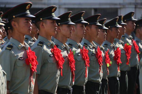 大學生參軍，當幾年兵好？在校去還是畢業去？