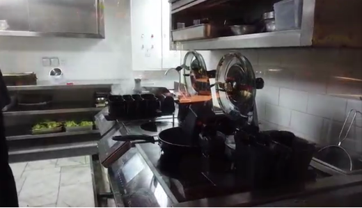 北京冬奧廚房全是機器人炒菜、上菜