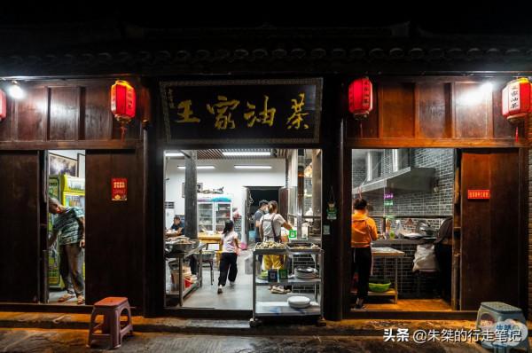 安徽最具代表性的老街之一，青石鋪就、百年曆史，坐落在千年酒鄉