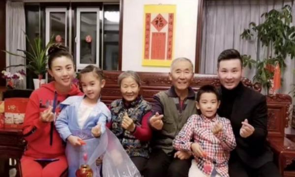 歌唱家劉和剛:農村小子娶世界小姐,父母與岳父母同屋簷安享晚年 歌唱家劉和剛:農村小子娶世界小姐,父母與岳父母同屋簷安享晚年