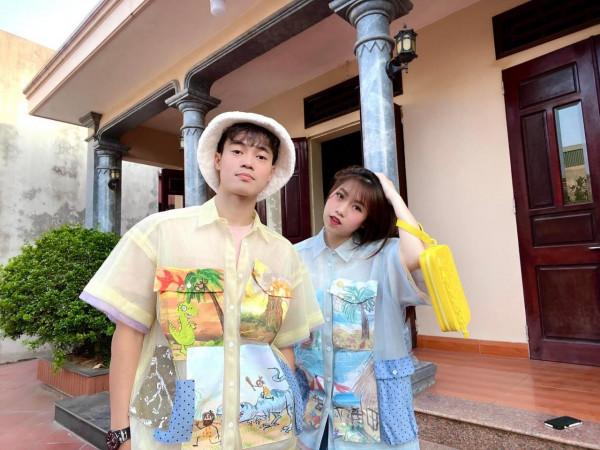 看看毒打男足的越南隊隊員與其家人的合照