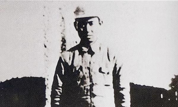 倆兄弟起義失聯，再見時弟弟成哥哥俘虜，後來兄成大將，弟授上將