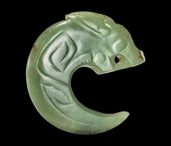 日本天皇的祖傳玉器“勾玉”之淵源考 日本天皇的祖傳玉器“勾玉”之淵源考