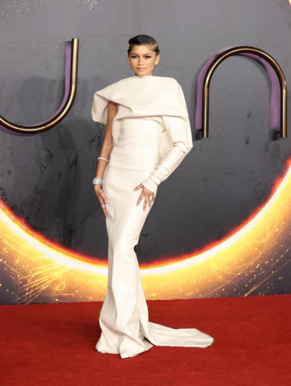 贊達亞佩戴BVLGARI寶格麗珠寶驚豔亮相電影沙丘特別放映活動