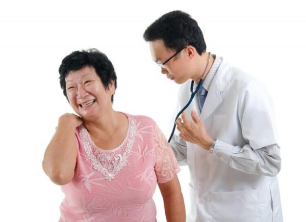 為什麼老了會有“老人味”？提醒：異味不散，或是3種疾病的訊號