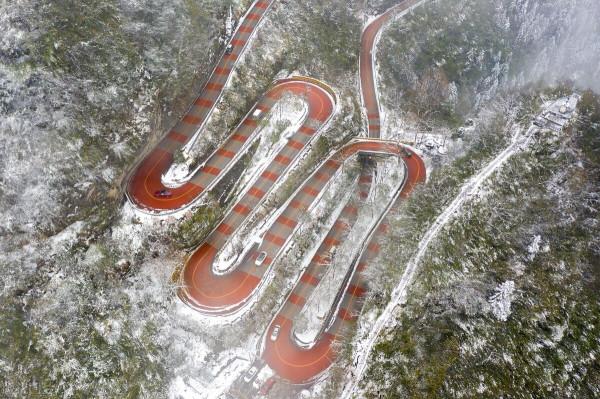 歌裡唱的原來是真的！這裡的山路十八彎，每個彎都180度