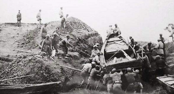 1949年，蔣介石正在別墅午睡，侍衛長推門而入：共軍衝破長江防線