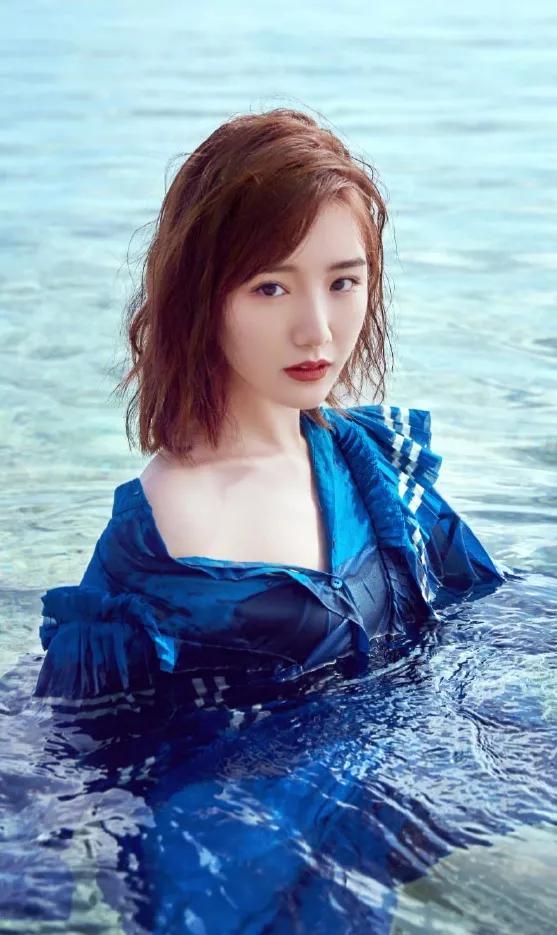 毛曉彤美照一冊，欣賞