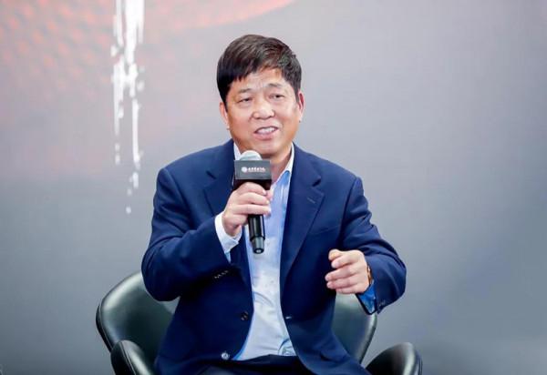 最不務正業老闆李如成：表面上賣衣服，卻靠股票大賺百億財富