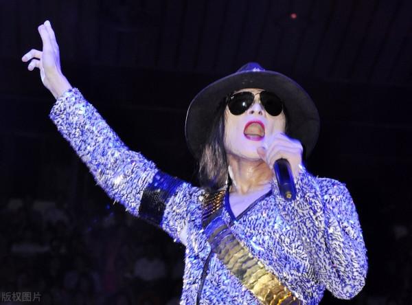 邁克爾傑克遜藏得最深的兒子公開露面，長髮臉龐一眼勾起舞王回憶