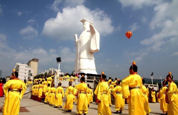 華國鋒榜書“軒轅故里”,線條細勁但骨力強,顏韻碑意,筆筆驚豔 華國鋒榜書“軒轅故里”,線條細勁但骨力強,顏韻碑意,筆筆驚豔