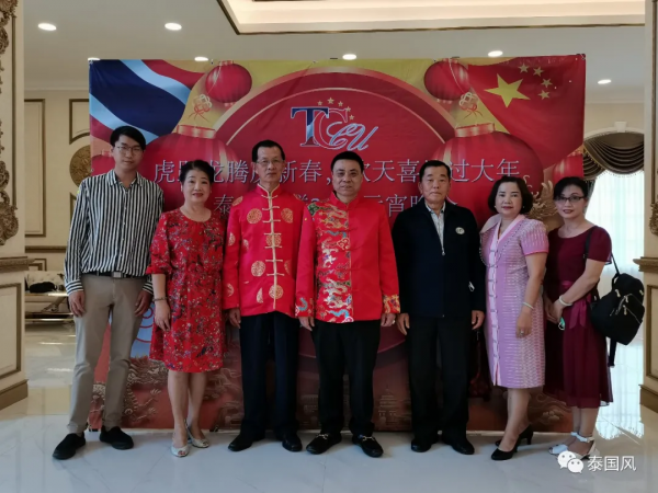 泰將軍身著中國紅與泰中文聯共慶元宵佳節 泰中情、軍僑情其樂融融
