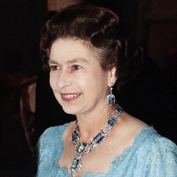 世界頭號珠寶收藏家英女王，除了王冠，還擁有無數價值連城的項鍊