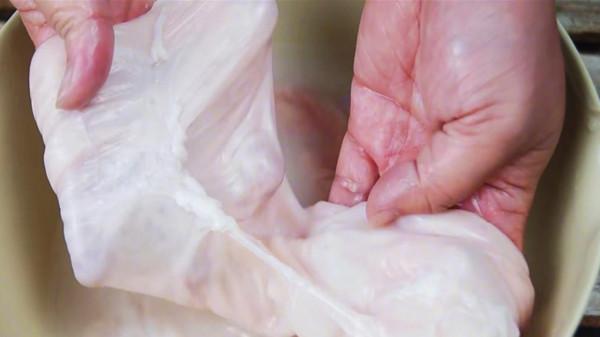 大廚：生炒大腸總是咬不動？學會這一招，炒出來的大腸香脆又下飯