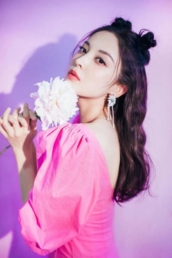 娜扎身著粉色長裙搭配哪吒頭真的是超級可愛 娜扎身著粉色長裙搭配哪吒頭真的是超級可愛