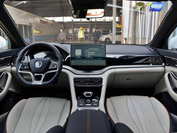 油耗5L上下，大五座SUV，價格實惠不愁指標，實拍宋PLUS新能源