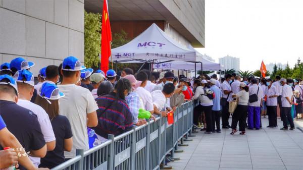 丹東是一座英雄的城市，抗美援朝紀念館每天都人山人海，令人感動