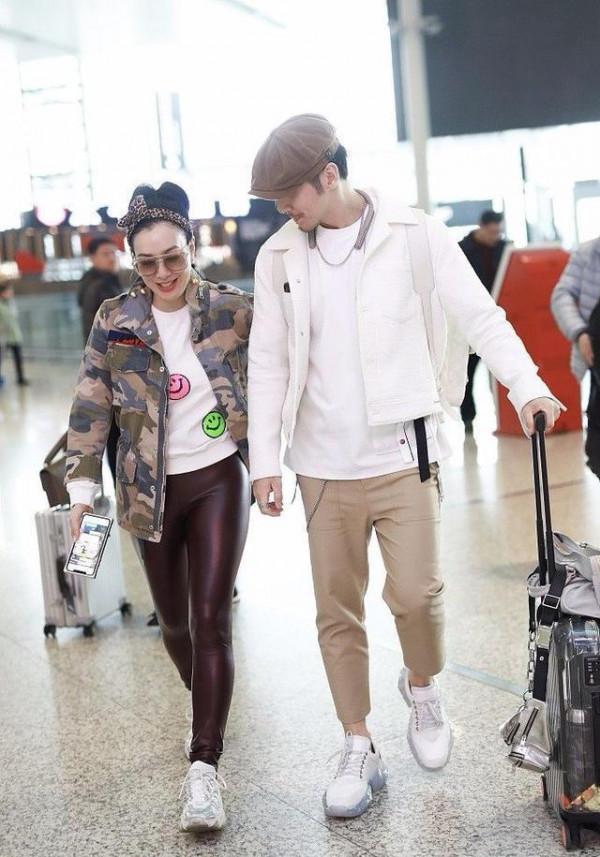 看鐘麗緹也不胖啊，穿短褲現身機場，腿跟張倫碩一樣長