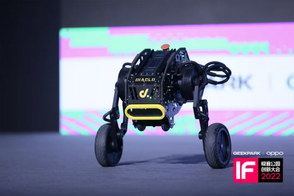 本末科技張笛：或許某天我們可以直接驅動世界