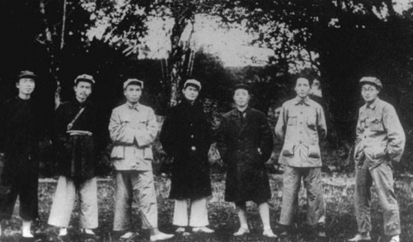 1965年，毛主席重上井岡山，看到一人很面熟，30年前曾送給他棉衣