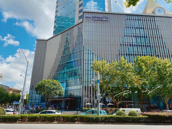 上海浦東有一家老牌商場，關店兩年升級改造，如今變得高階感滿滿