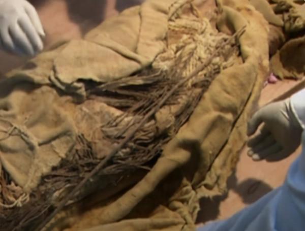 03年，新疆小河墓地挖出小河公主，4000年不腐，神秘微笑讓人難忘