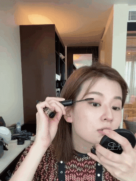 新手化妝別貪多!記住這4個步驟,5分鐘就能讓你“光彩照人” 新手化妝別貪多!記住這4個步驟,5分鐘就能讓你“光彩照人”