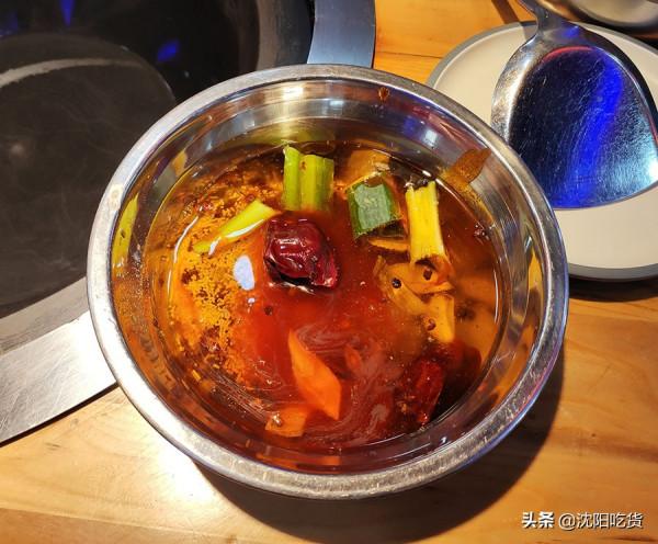 東北人的冬天,少不了鐵鍋燉,揭鍋撒蒜末的小味兒,撓撓的 東北人的冬天,少不了鐵鍋燉,揭鍋撒蒜末的小味兒,撓撓的