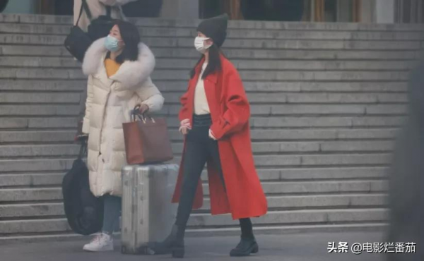 春晚五次聯排：趙麗穎緊身褲吸睛，沈騰眼神犀利，張小斐知性俏皮