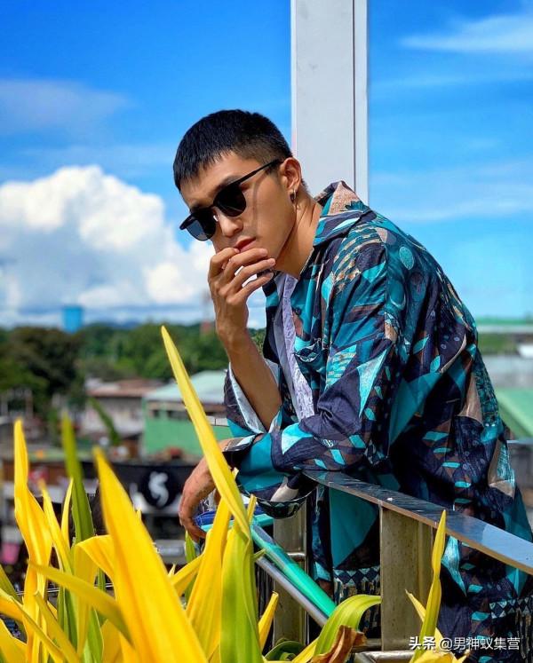 愛拼的痞帥紋身肌肉男，拽拽的他更有質感腹肌和人魚線“加身”