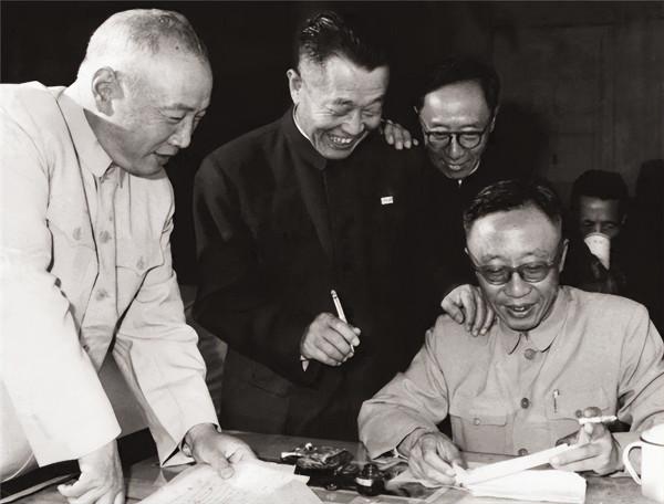 1962年，毛主席宴請清朝皇帝溥儀，問：大清“傳國玉璽”在何處