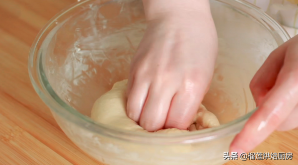 有手就能做的乳酪餅教程，免廚師機免揉，爆拉絲鬆軟香甜不幹不硬