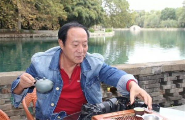 牛群：當紅時拋下馮鞏當官，半生折騰家產盡失，退休後說不後悔