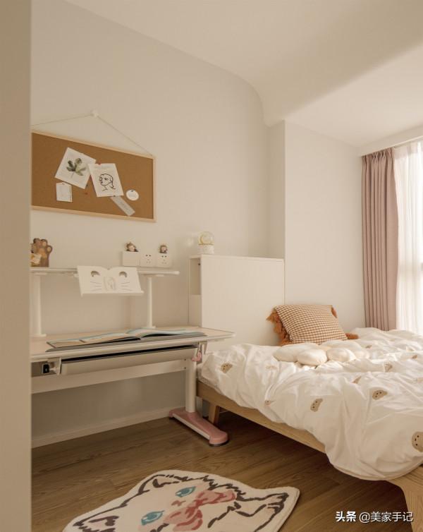 一入他家就被溫馨治癒的氛圍給迷住，全屋明亮又幹淨，太有品味了