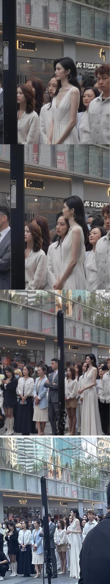 看了何穗才知道什麼是白得發光,她和別人不是同一個物種吧? 看了何穗才知道什麼是白得發光,她和別人不是同一個物種吧?