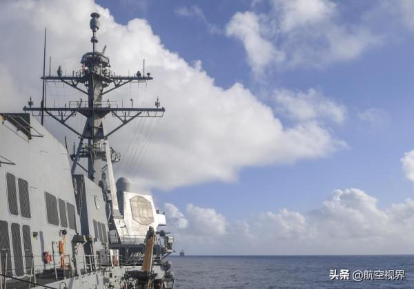 新年伊始暗流湧動，美軍演練新戰法，航母配合兩攻，劍指南海島礁