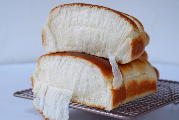 軟綿綿的手撕牛奶排包｜奶香味這麼做，吃前一定備足飯